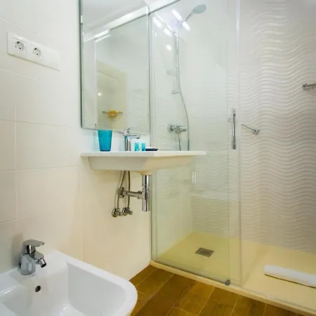 Holidays2malaga Malagueta Apartment *