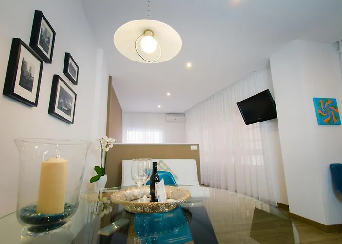 Holidays2malaga Malagueta Apartamento *